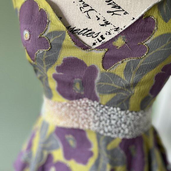 Australian designer 100% silk peplum top with floral design and sequins - Picture 4 of 13